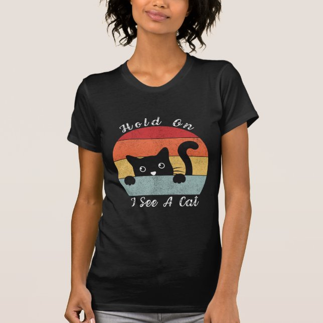 Camiseta Espera, Vejo Um Gato, Brincadeira E Gato Humoroso (Frente)