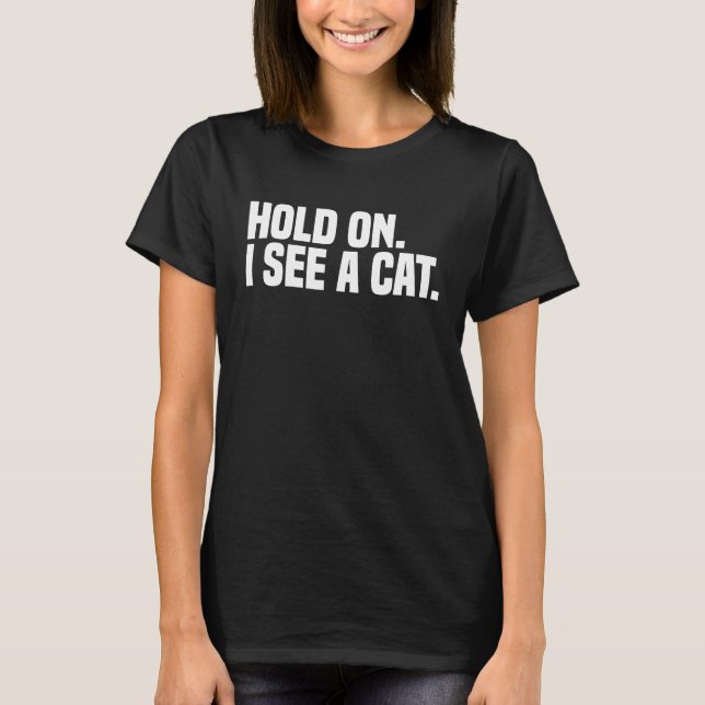 Camiseta Espera, Vejo Um Gato De Gato (Frente)