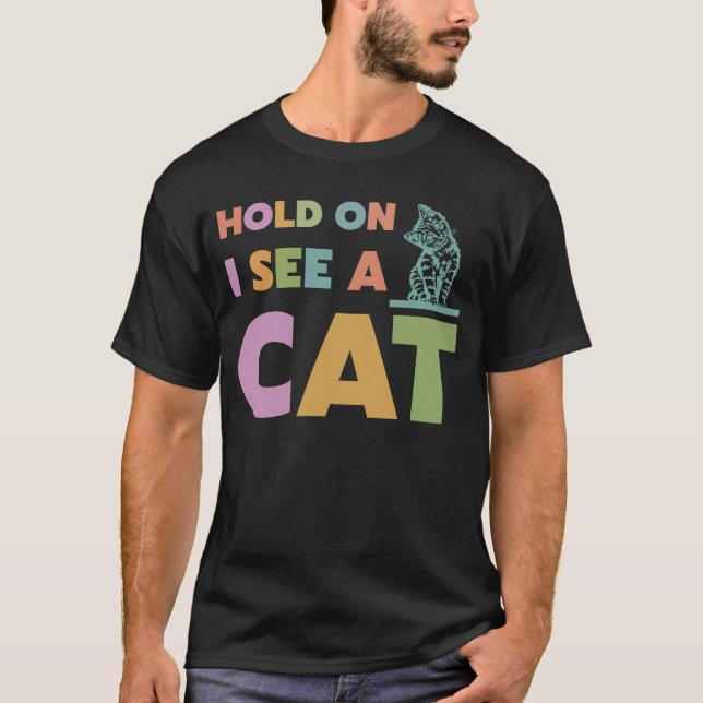 Camiseta Espera, vejo um gato Gato 1 (Frente)