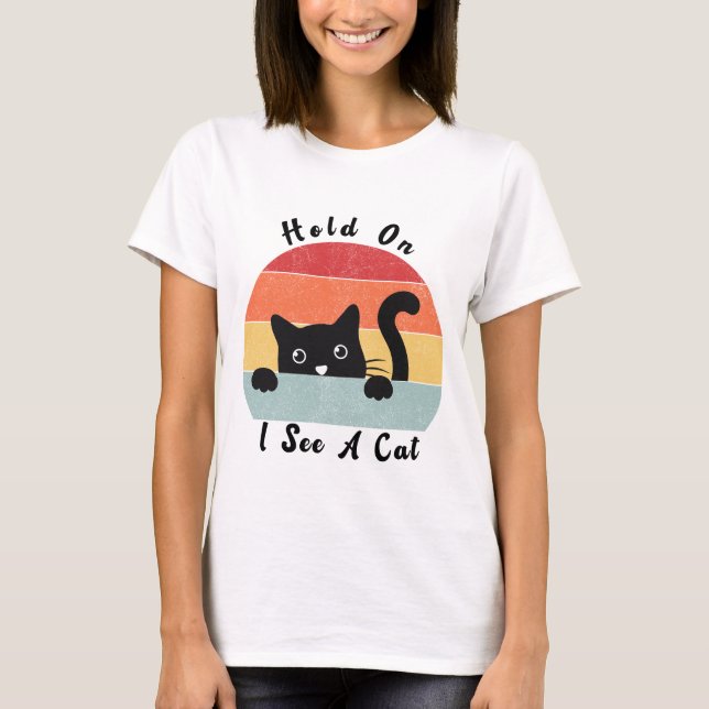 Camiseta Espera, Vejo Um Gato, Um Adormecido Gato Engraçado (Frente)