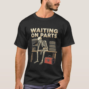Camiseta Esperando Peças Humor Esqueleto Mecânico Garagem