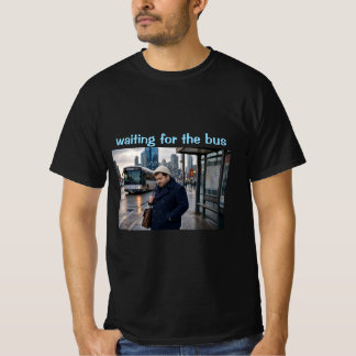 Camiseta esperando pelo ônibus