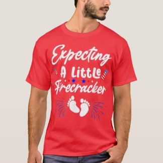 Camiseta Esperando Um Pequeno Firecracker 4 De Julho Engraç