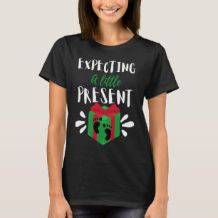 Camiseta Esperando Um Pouco De Natal De Maternidade Present
