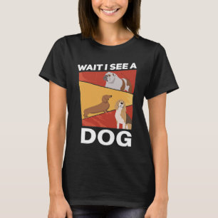 Camiseta Espere, eu vejo um cachorro! Proprietário engraçad