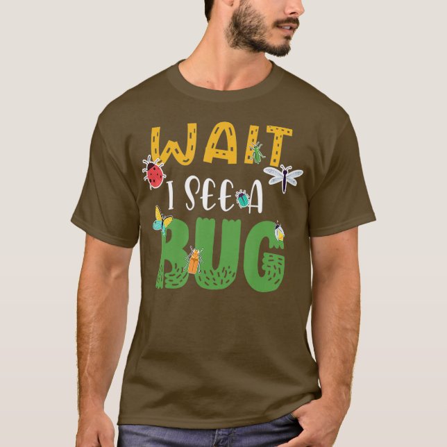Camiseta Espere, eu vejo um Inseto de Biologia Entomológica (Frente)