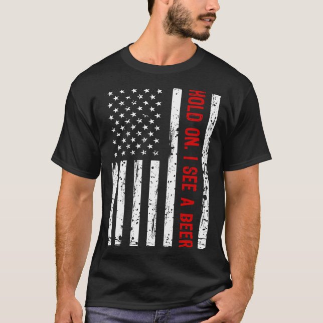 Camiseta Espere, eu vejo uma cerveja (Frente)