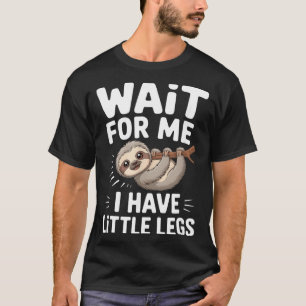 Camiseta Espere Por Mim Tenho Pernas Pequenas Preguiça Fofa