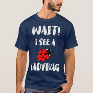 Camiseta Espere, Vejo Um Coletor De Insetos Ladybug Insetos
