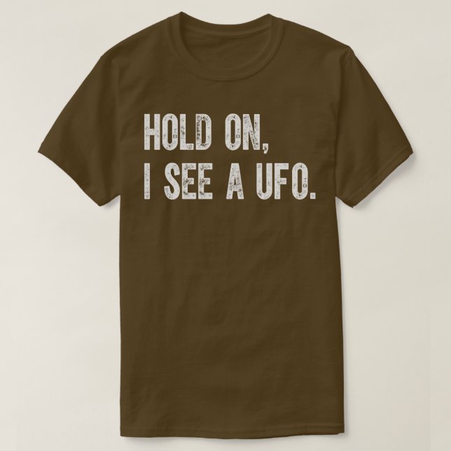 Camiseta Espere, Vejo Um Ufo (Frente do Design)