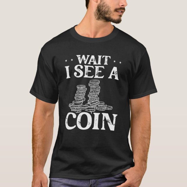 Camiseta Espere, Vejo Uma Coleta De Moedas (Frente)