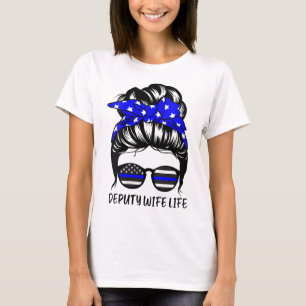 Camiseta Esposa Adjunta Mensagem Bun Hair Esposa Adjunta En