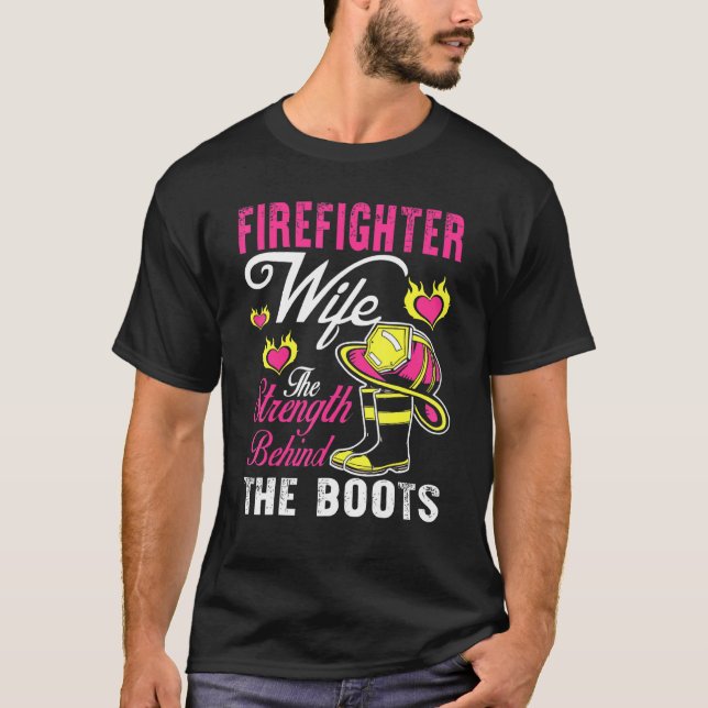 Camiseta Esposa Bombeiro Resistente Por Trás Da Mulher Do B (Frente)