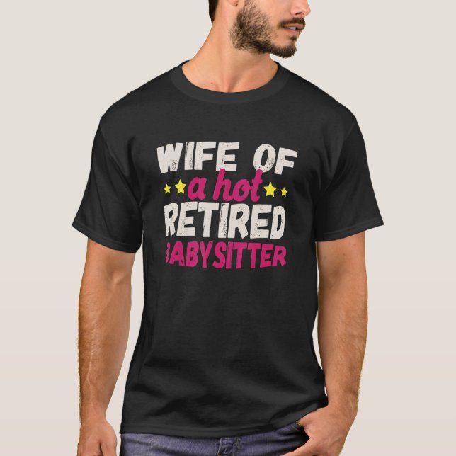 Camiseta Esposa de Babá Aposentada Quente (Frente)