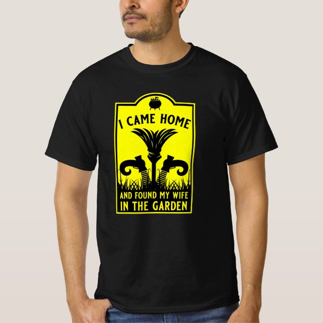 Camiseta Esposa de Bruxa Engraçada (Frente)