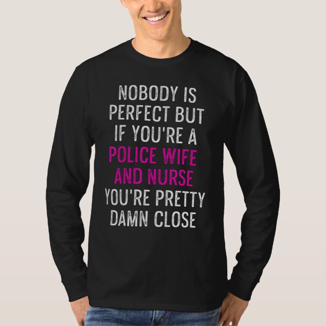 Camiseta Esposa de Polícia Enfermeira Rn Mãe 4 (Frente)