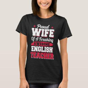 Camiseta Esposa de Professora em Inglês da Escola de Ensino
