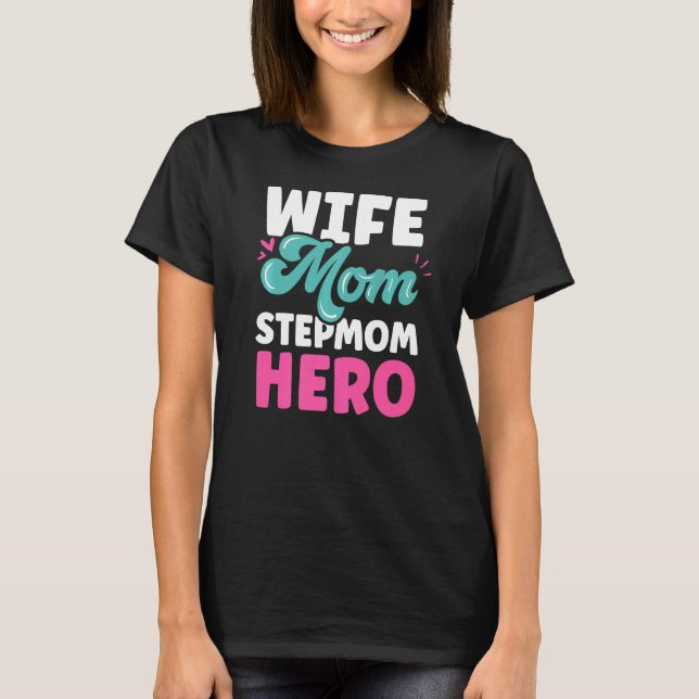 Camiseta Esposa Mãe Stepman Hero Boy Dia de as mães Stepme (Frente)