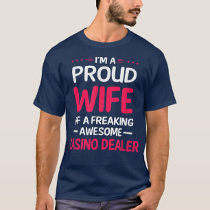 Camiseta Esposa Orgulhosa De Maldita E Espantosa CASINO DEA