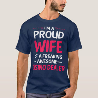 Camiseta Esposa Orgulhosa De Maldita E Espantosa CASINO DEA