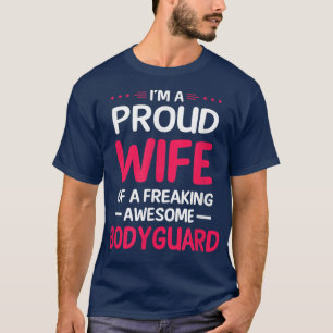 Camiseta Esposa Orgulhosa De Maldita Idiota Incrível