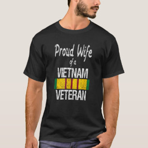 Camiseta Esposa Orgulhosa de um Crachá de Serviço Veterano