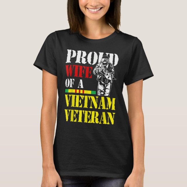 Camiseta Esposa Orgulhosa De Um Dia Veterano Do Vietnã (Frente)