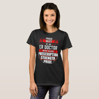 Camiseta Esposa Orgulhosa de um Médico da Sala de Emergênci