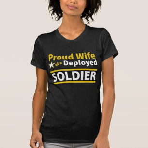 Camiseta Esposa orgulhosa de um soldado distribuído