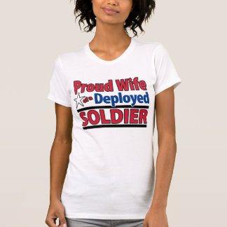 Camiseta Esposa orgulhosa de um soldado distribuído com