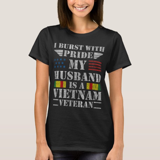 Camiseta Esposa orgulhosa de um t-shirt do marido do (Frente)