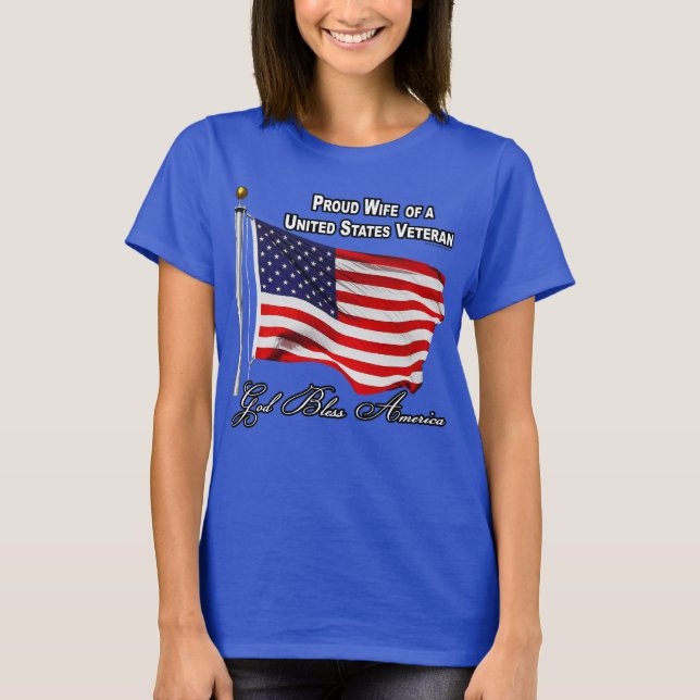 Camiseta Esposa Orgulhosa De Um Veterano Dos EUA Com Bandei (Frente)