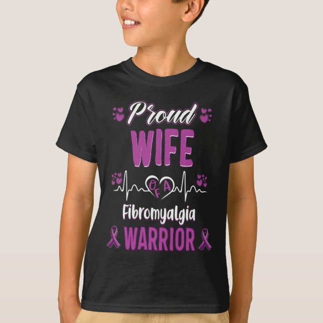 Camiseta Esposa Orgulhosa Fibromialgia Guerreira Sensibiliz (Frente)