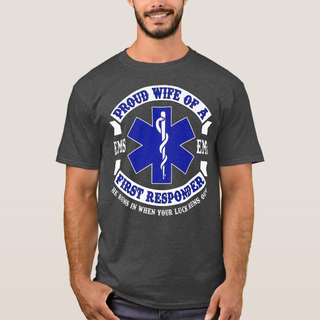Camiseta Esposa Orgulhosa Primeira Respondente EMS EMT Nove (Frente)