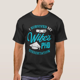 Camiseta Esposa PHD I Sobreviveu à Dissertação 2 do PHD da
