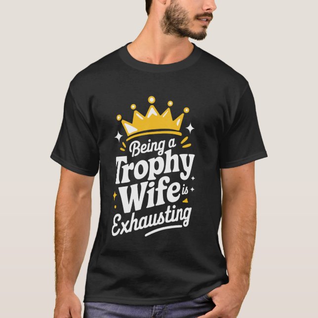 Camiseta Esposa Sendo Esposa De Troféu Está Exausta (Frente)
