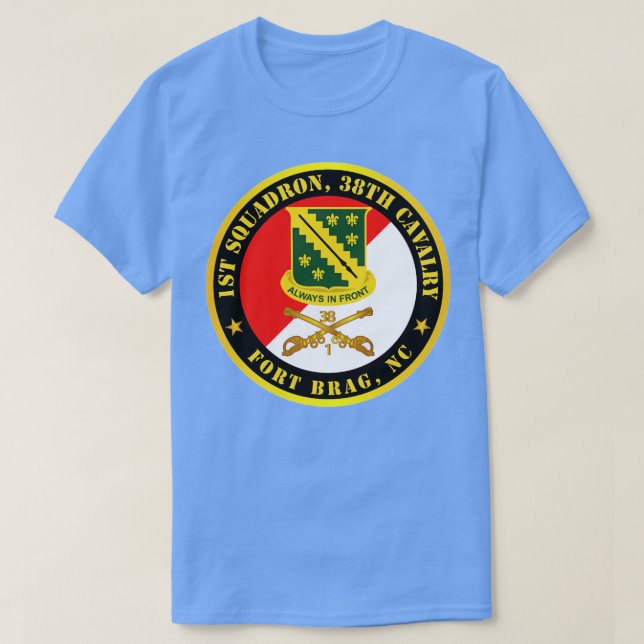 Camiseta Esquadrão 1rua 38º Cavalaria Fort Bragg NC w DUI C (Frente do Design)