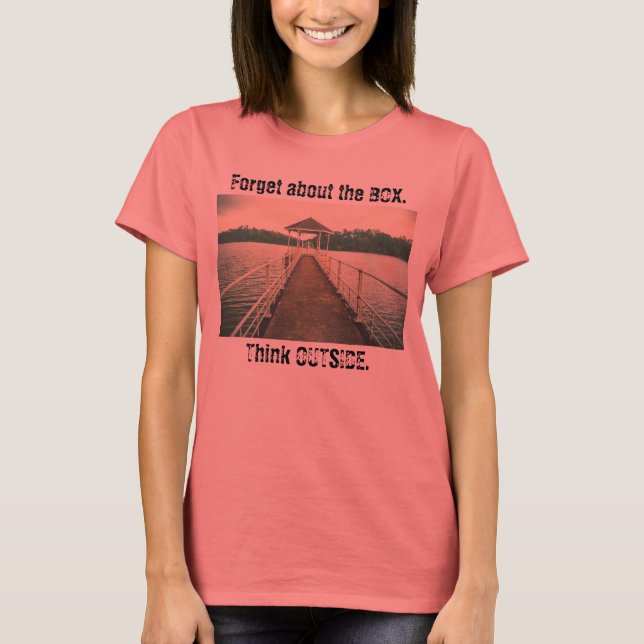 Camiseta Esqueça a Caixa. Pense Fora. Lago com Dock Tee (Frente)