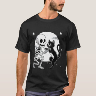 Camiseta Esqueleto Abraçando Gato Preto Sob a Lua Cheia do