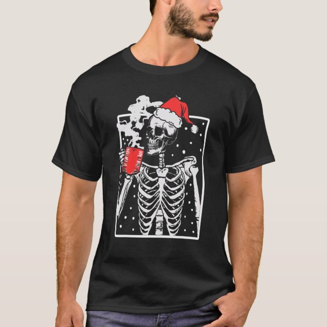Camiseta Esqueleto Aflito Crânio Sorridente Bebendo Café (Frente)