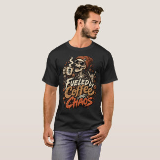 Camiseta Esqueleto Alimentado por Café e Caos