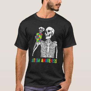 Camiseta Esqueleto Bebendo Café Conscientização do Autismo