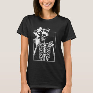 Camiseta Esqueleto Bebendo Café Funny Halloween Crânio