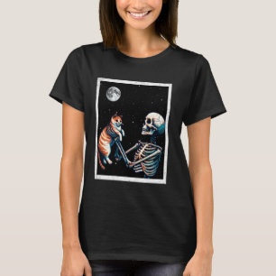 Camiseta Esqueleto da Lua Cheia Carregando um Gato. Dia das