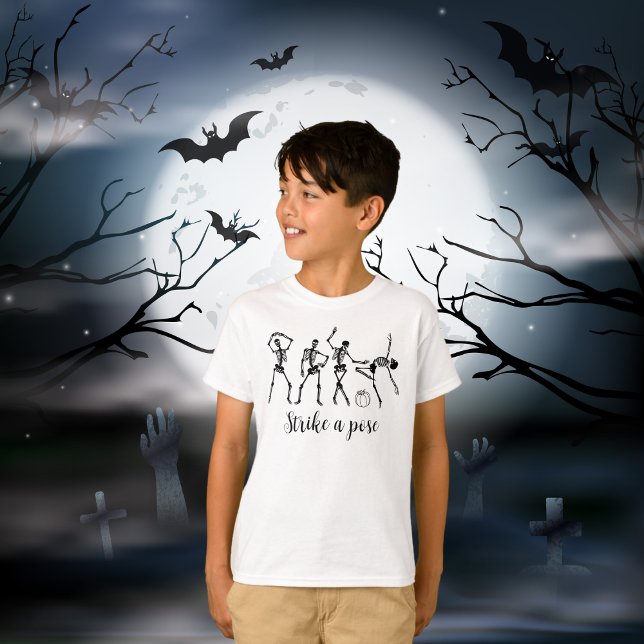 Camiseta Esqueleto Dançante De Halloween Ataca Uma Dose Eng (Criador carregado)