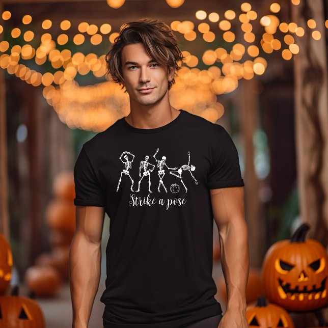 Camiseta Esqueleto Dançante De Halloween Ataca Uma Dose Eng (Criador carregado)