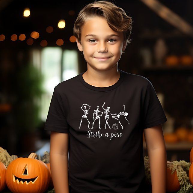 Camiseta Esqueleto Dançante De Halloween Ataca Uma Dose Eng (Criador carregado)