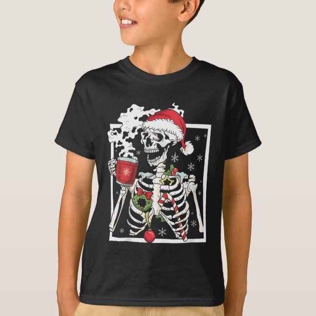 Camiseta Esqueleto De Natal Com Bebendo Crânio Sorridente C (Frente)