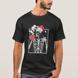 Camiseta Esqueleto De Natal Com Bebendo Engraçado Sorrente