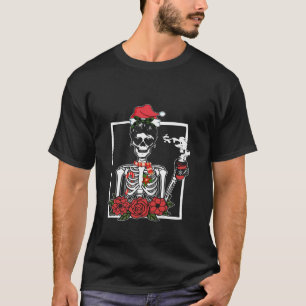Camiseta Esqueleto de Natal Messy Bun Sorrindo Drinkin Crân
